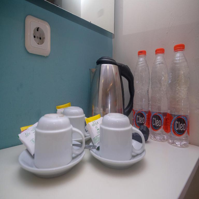 Příslušenství pro přípravu čaje a kávy v ubytování Sans Hotel Nagari Malioboro