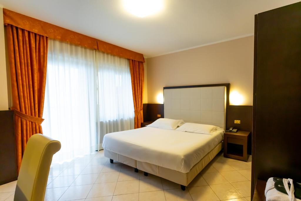 Postel nebo postele na pokoji v ubytování Hotel Belvedere Wellness&SPA