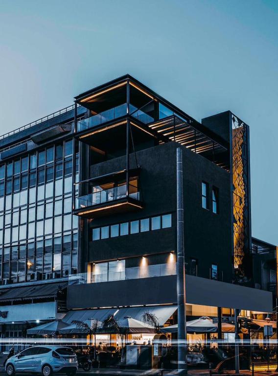 Earth Boutique Apartments next to Stavros Niarchos