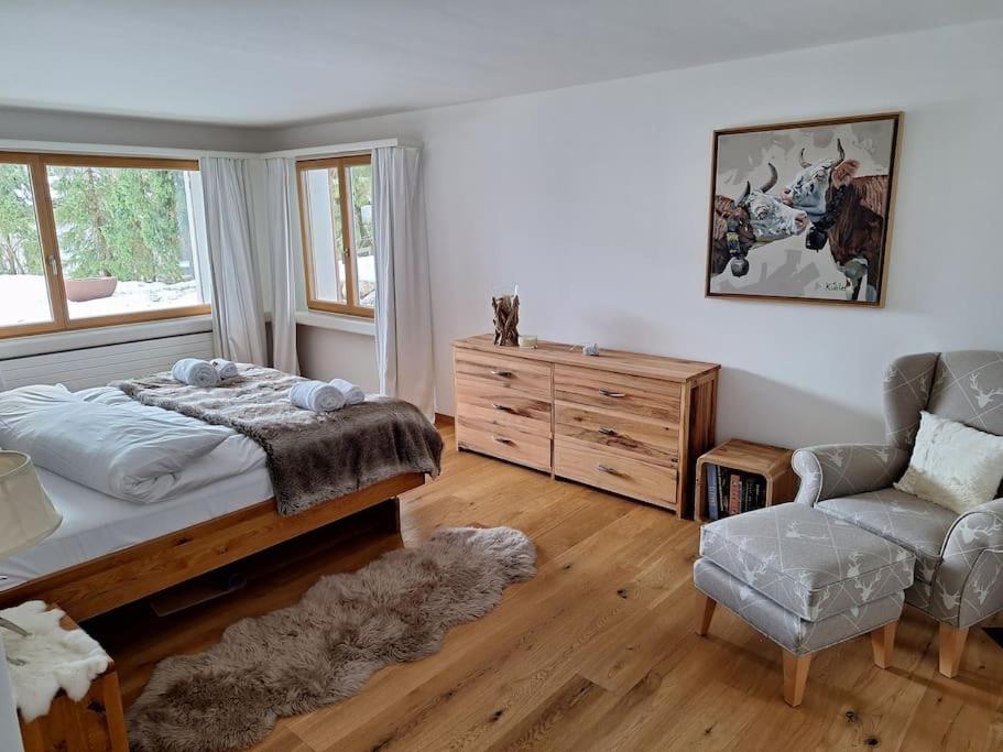 Postel nebo postele na pokoji v ubytování Luxury Chalet in Laax with Stunning Views