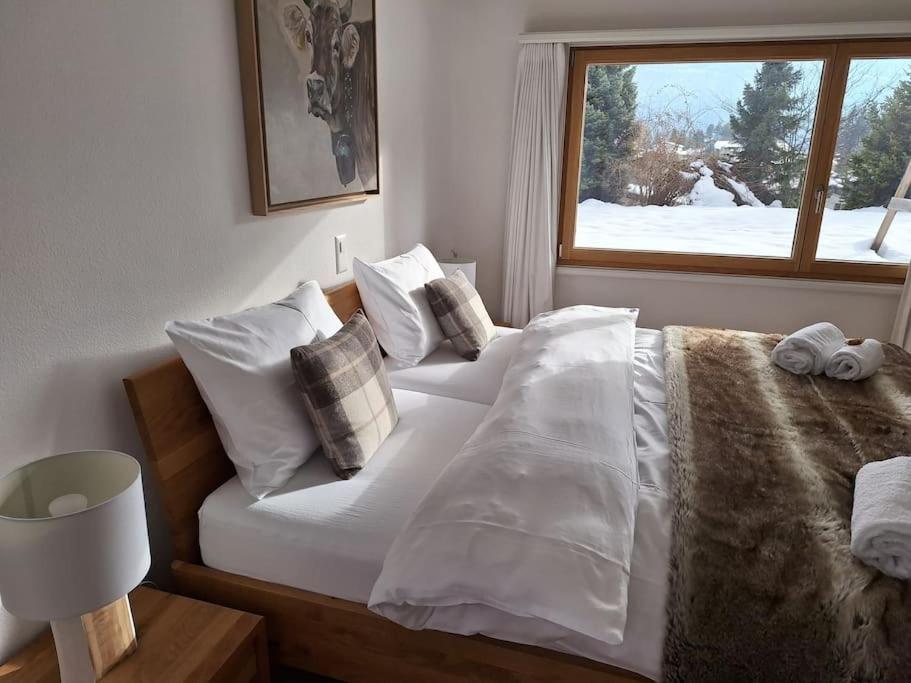 Postel nebo postele na pokoji v ubytování Luxury Chalet in Laax with Stunning Views