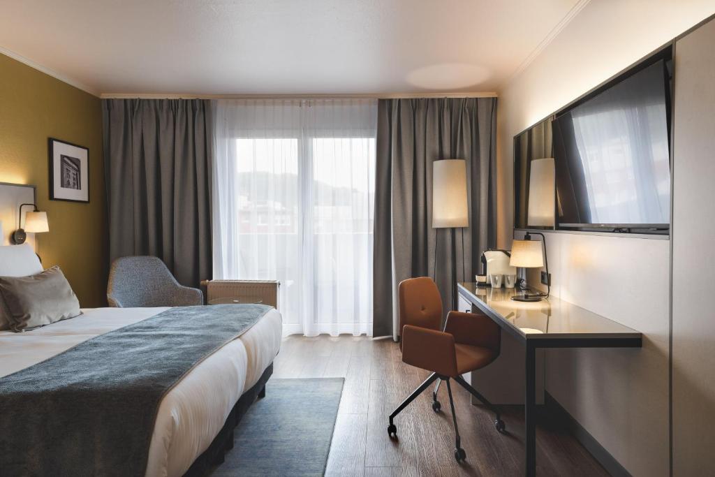 Postel nebo postele na pokoji v ubytování Leonardo Hotel Heidelberg City Center
