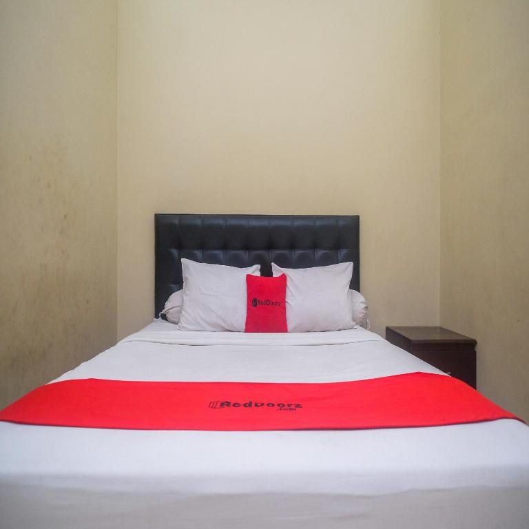 Cama o camas de una habitación en RedDoorz Plus @ Timoho