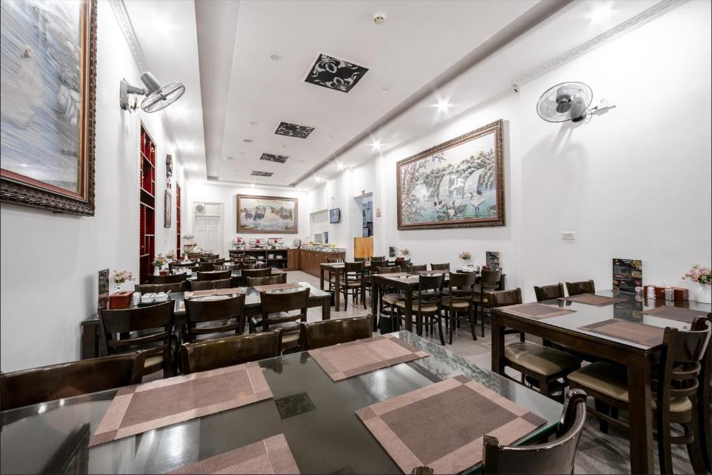 Restaurace v ubytování A25 Hotel - 185 Lò Đúc