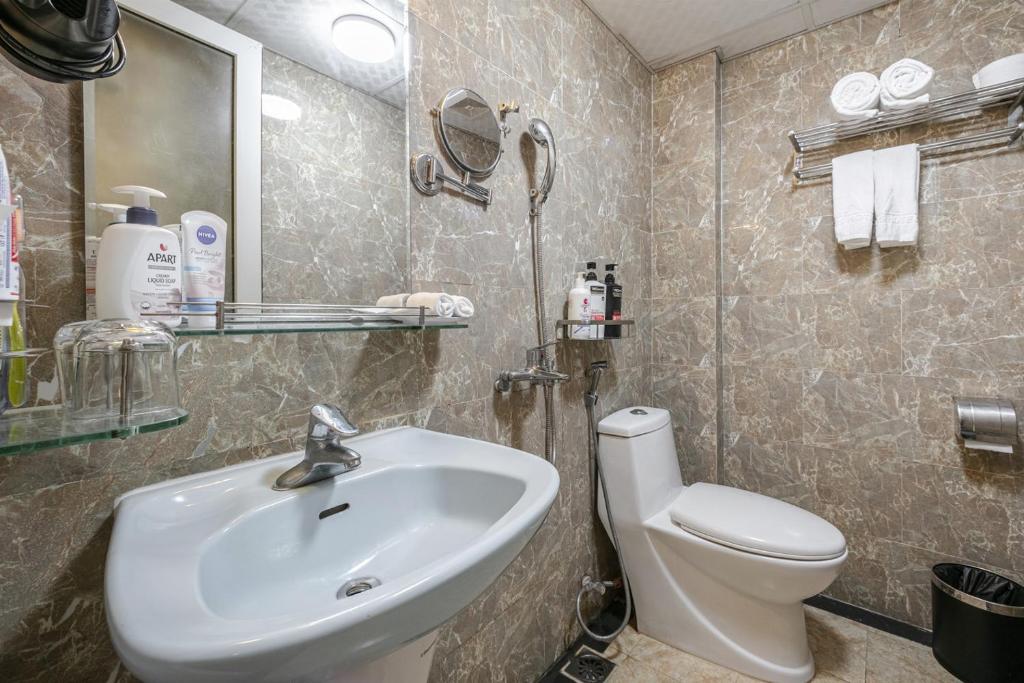 Koupelna v ubytování A25 Hotel - 185 Lò Đúc