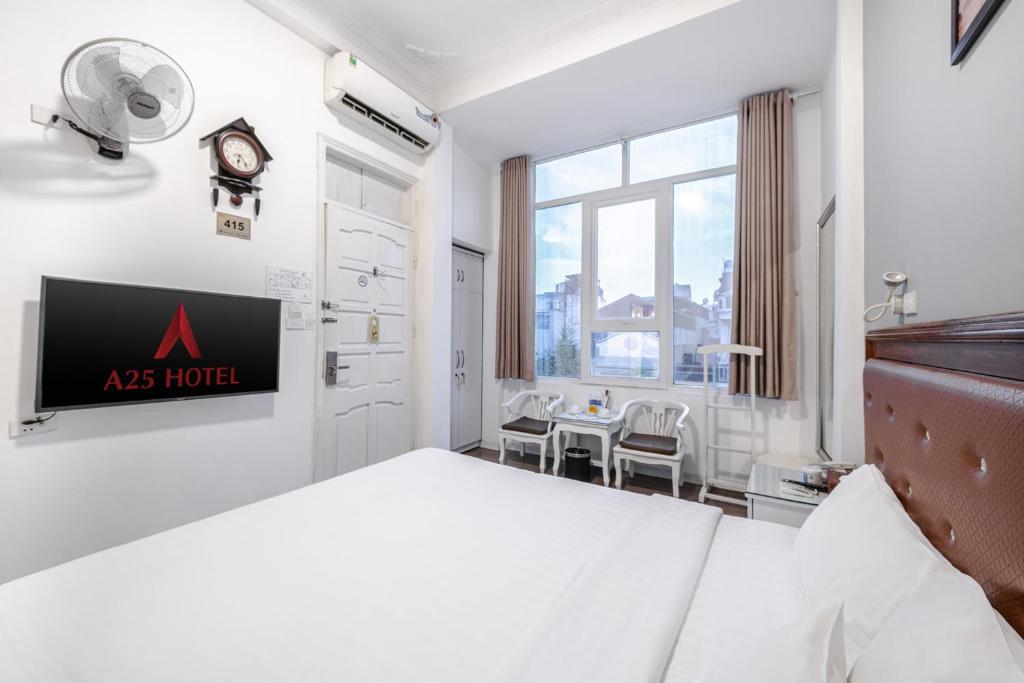 Postel nebo postele na pokoji v ubytování A25 Hotel - 185 Lò Đúc