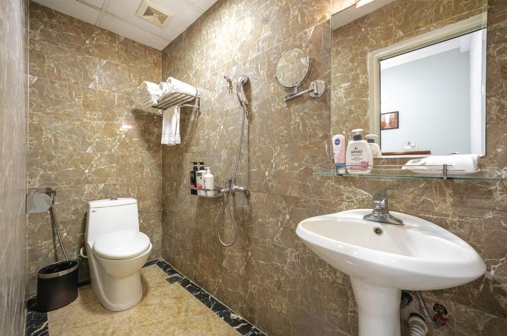 Koupelna v ubytování A25 Hotel - 185 Lò Đúc