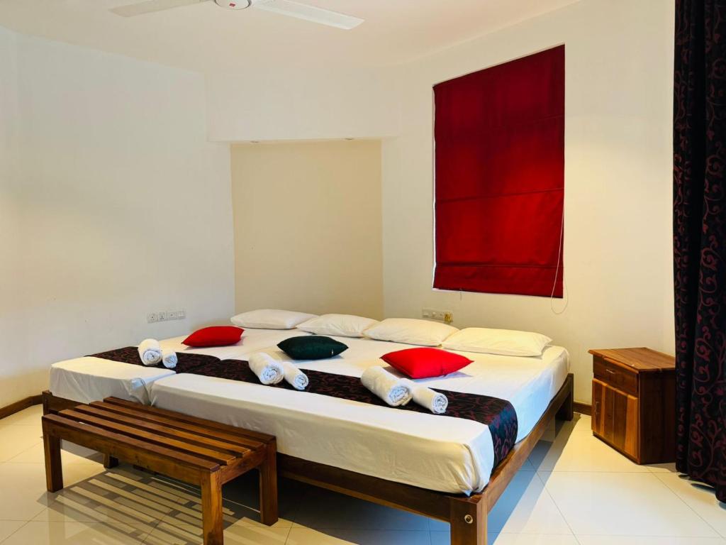 Postel nebo postele na pokoji v ubytování Rivorich Residence Kandy