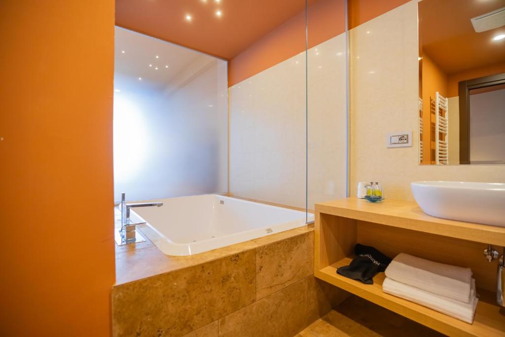 Koupelna v ubytování Hotel Belvedere Wellness&SPA