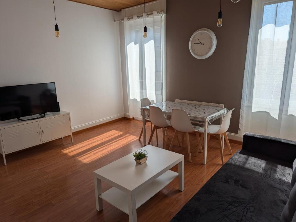 Le Mirage - appartement 2 chambres, salon, cuisine équipée, parking et wifi gratuit – photo 12
