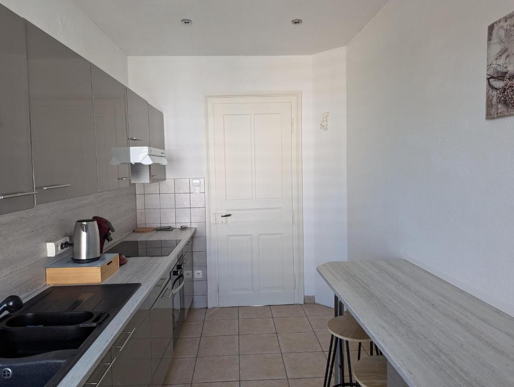 Le Mirage - appartement 2 chambres, salon, cuisine équipée, parking et wifi gratuit – photo 18