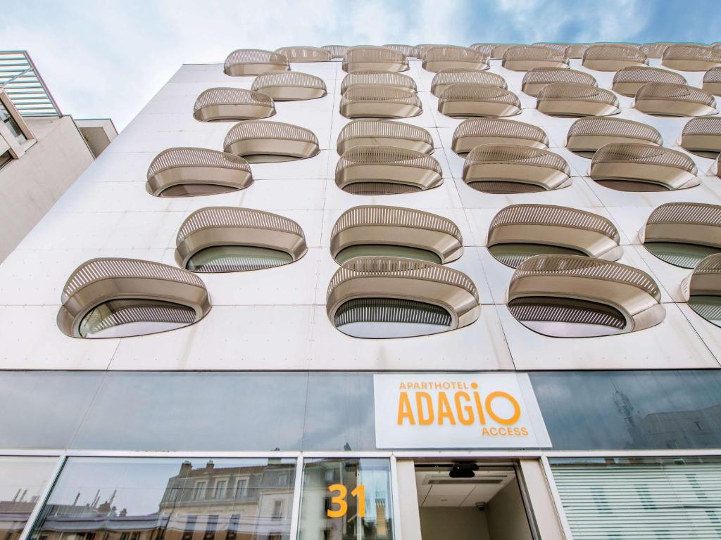 Budova, kde se aparthotel nachází