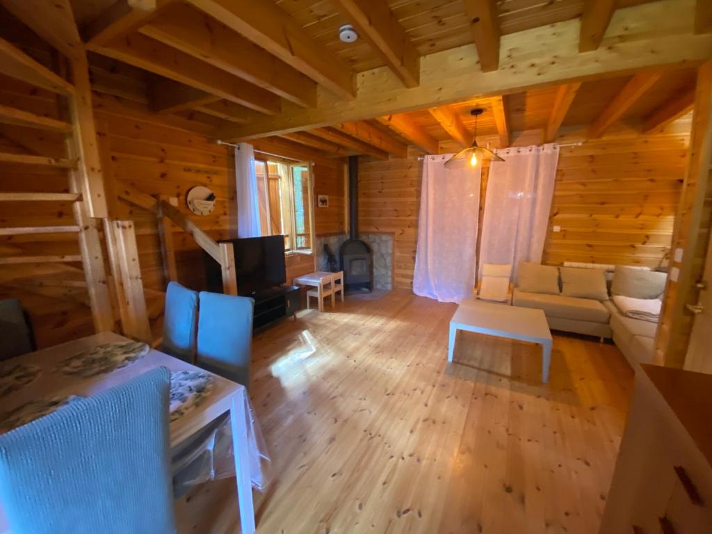 Fotografia z galérie ubytovania Chalet chaleureux l’hospitalet près l’andorre . v destinácii LʼHospitalet-près-lʼAndorre