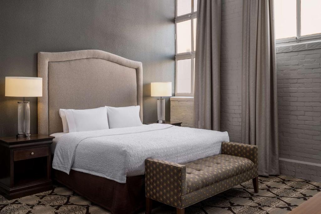 Hampton Inn and Suites New Orleans Convention Center - 