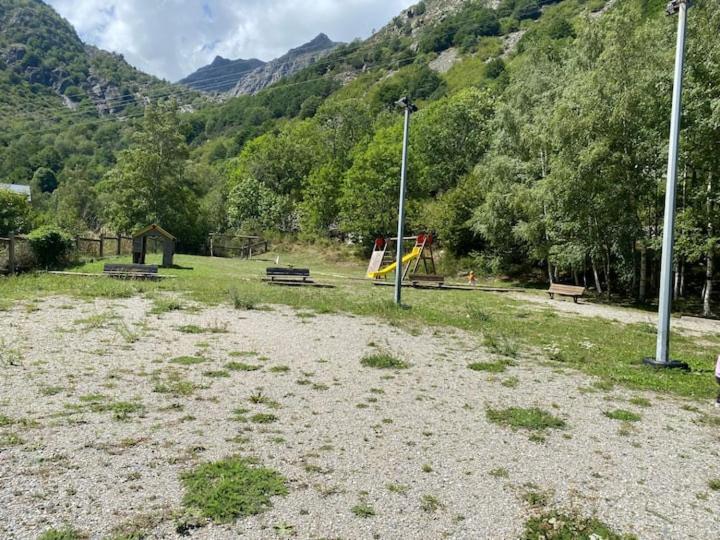 Fotografia z galérie ubytovania Chalet chaleureux l’hospitalet près l’andorre . v destinácii LʼHospitalet-près-lʼAndorre