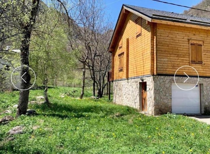 Fotografia z galérie ubytovania Chalet chaleureux l’hospitalet près l’andorre . v destinácii LʼHospitalet-près-lʼAndorre