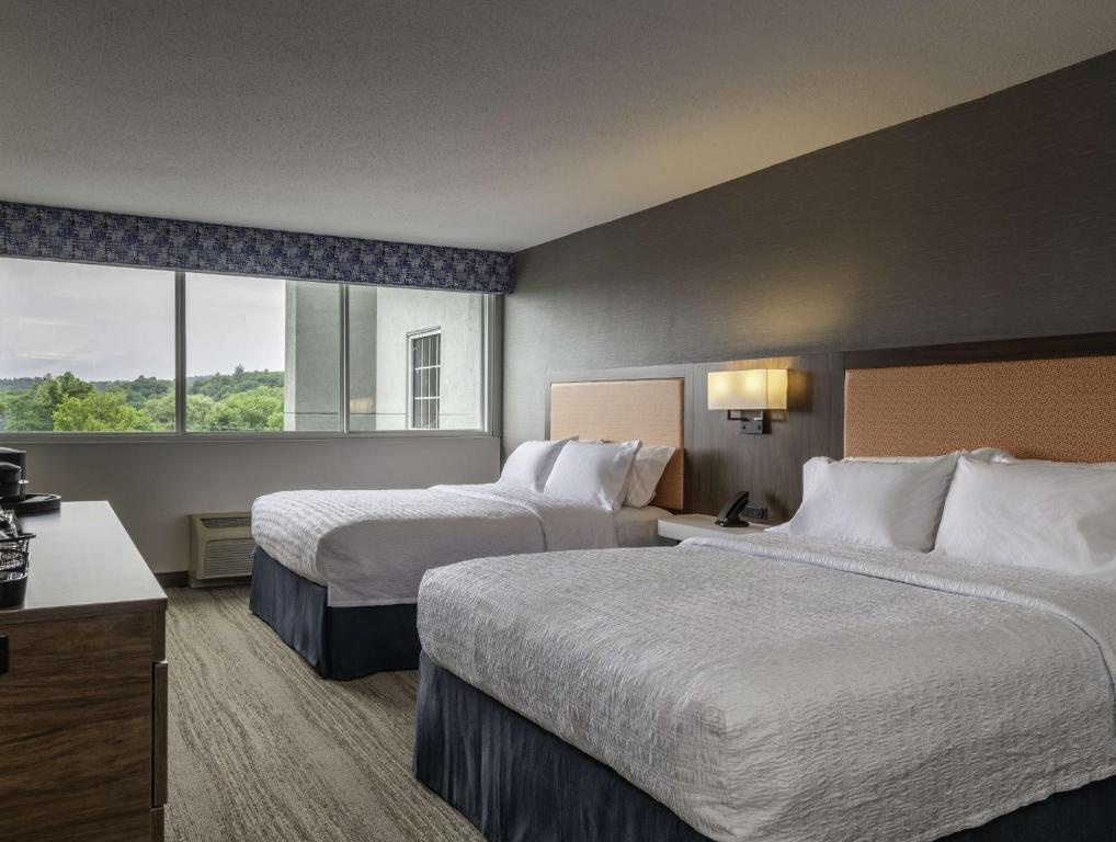 Hampton Inn Manchester Downtown photo