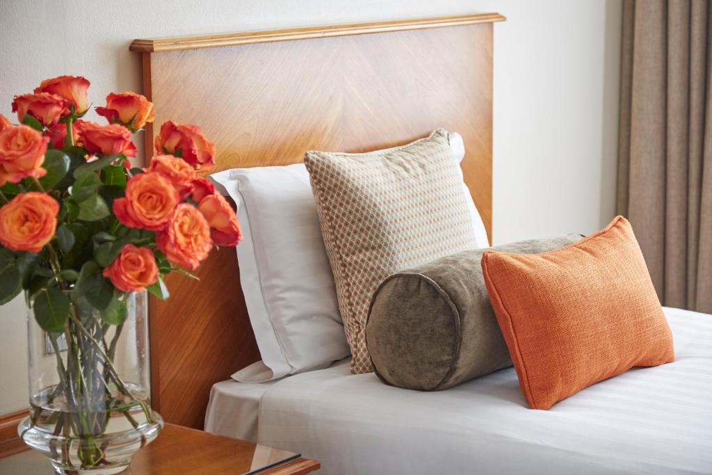 Ein Bett oder Betten in einem Zimmer der Unterkunft Lancaster Gate Hotel