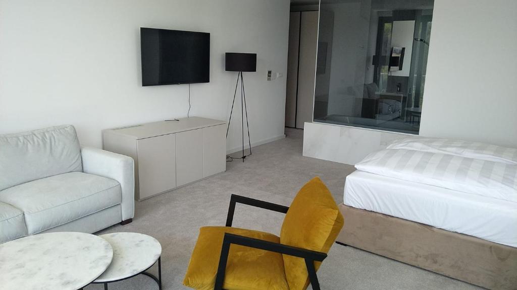 Hotel Oscar - Deluxe Double Room With Extra Bed