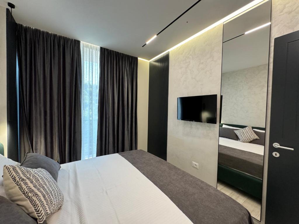 Postel nebo postele na pokoji v ubytování Twins Hotel Vlore