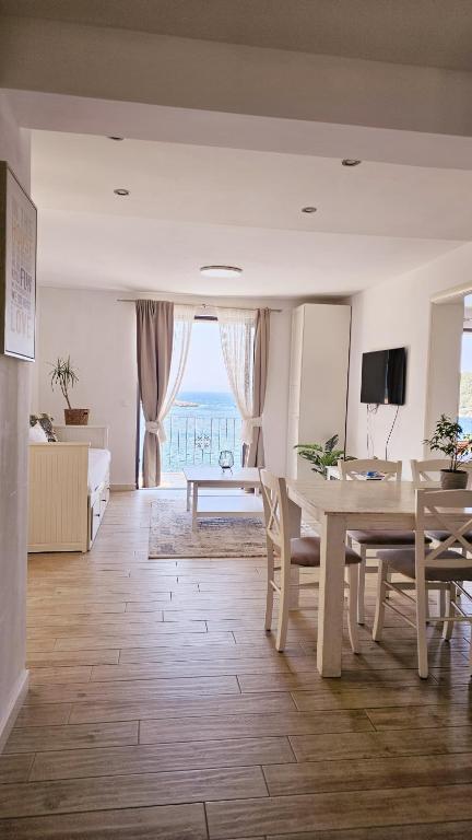Televízia a/alebo spoločenská miestnosť v ubytovaní Guesthouse Augusta Insula