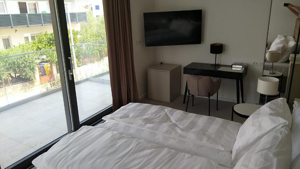 Hotel Oscar - Double Room With Balcony