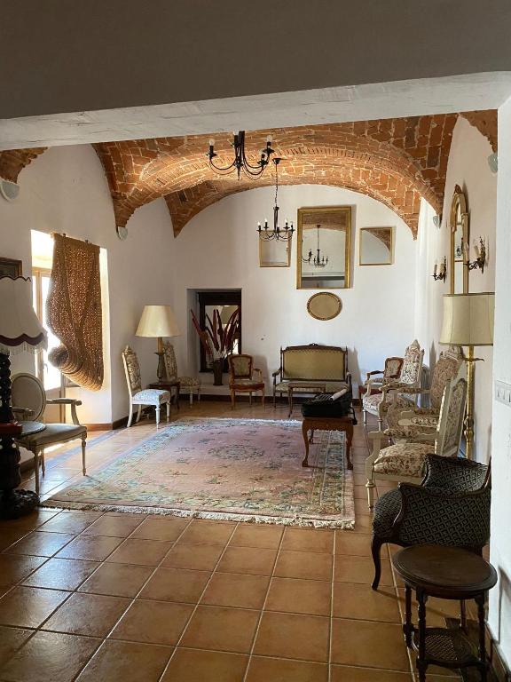 a large living room with a couch and chairs at Alojamiento El Monasterio in Almonaster la Real