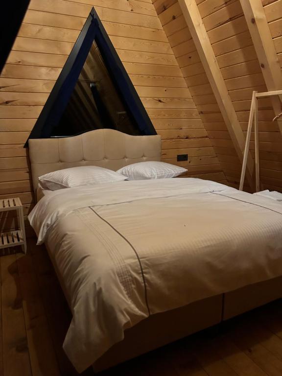 Postel nebo postele na pokoji v ubytování Dere Bungalov Suit