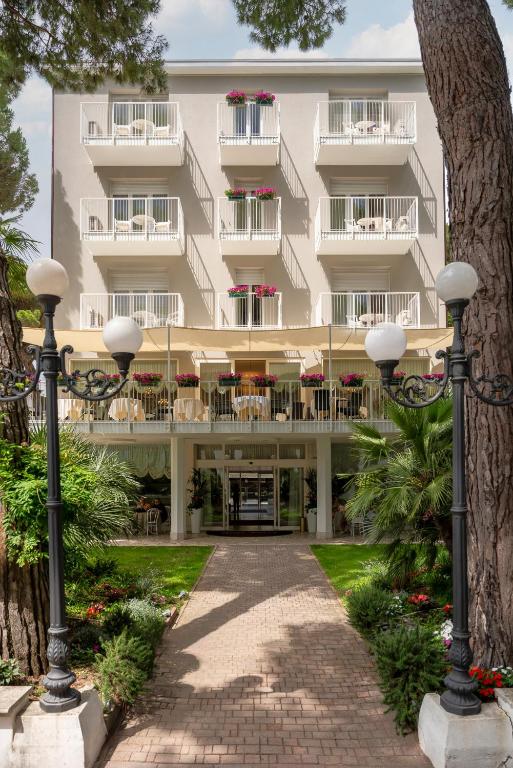 a rendering of the exterior of a hotel at Hotel Plaza in Milano Marittima