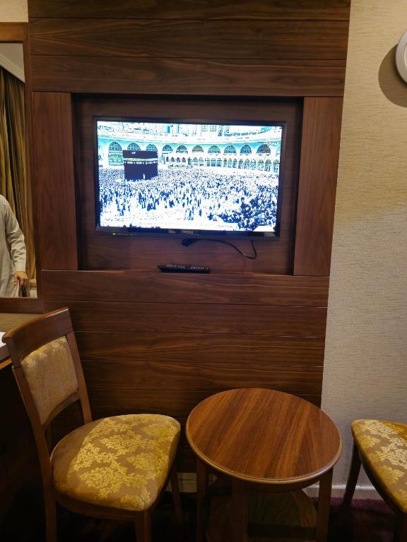 TV a/nebo společenská místnost v ubytování Diouf Al Maqam Hotel 3