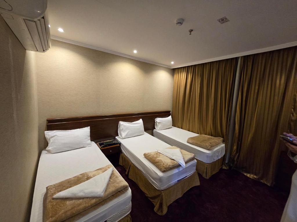Postel nebo postele na pokoji v ubytování Diouf Al Maqam Hotel 3