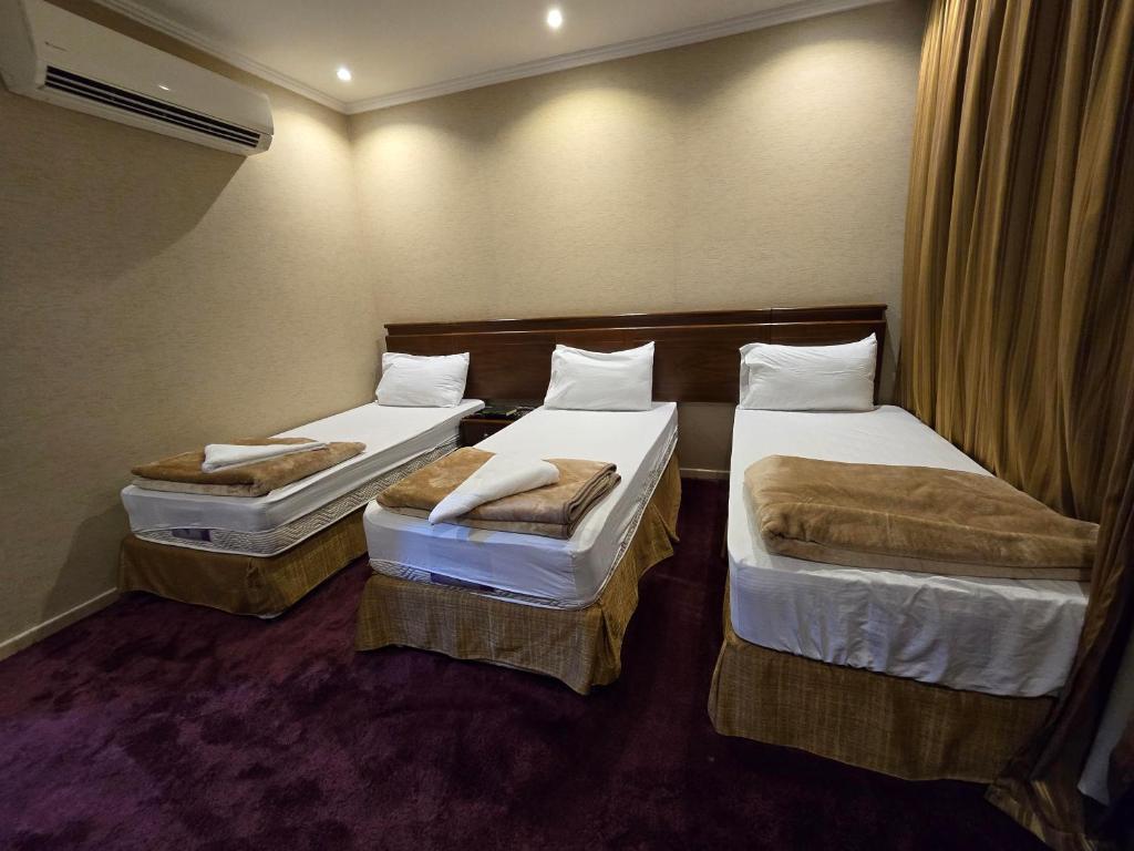 Postel nebo postele na pokoji v ubytování Diouf Al Maqam Hotel 3