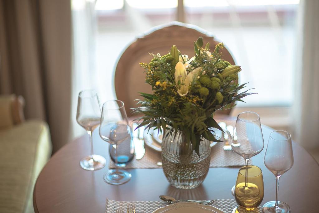 Nápoje v ubytovaní Legacy Gastro Suites