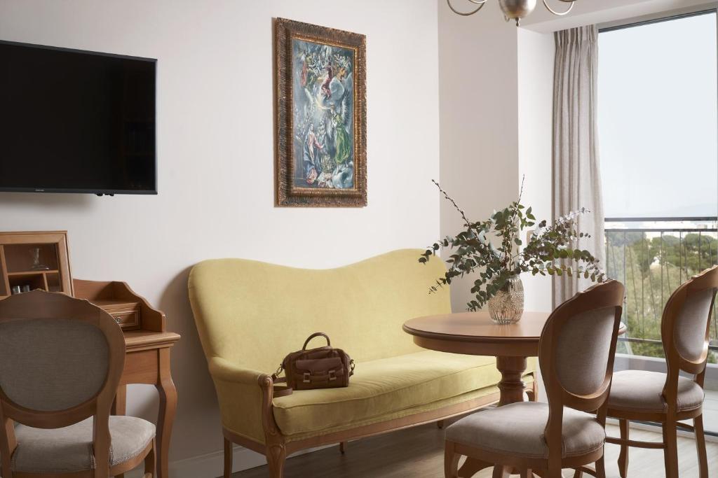 Legacy Gastro Suites - Resim 35