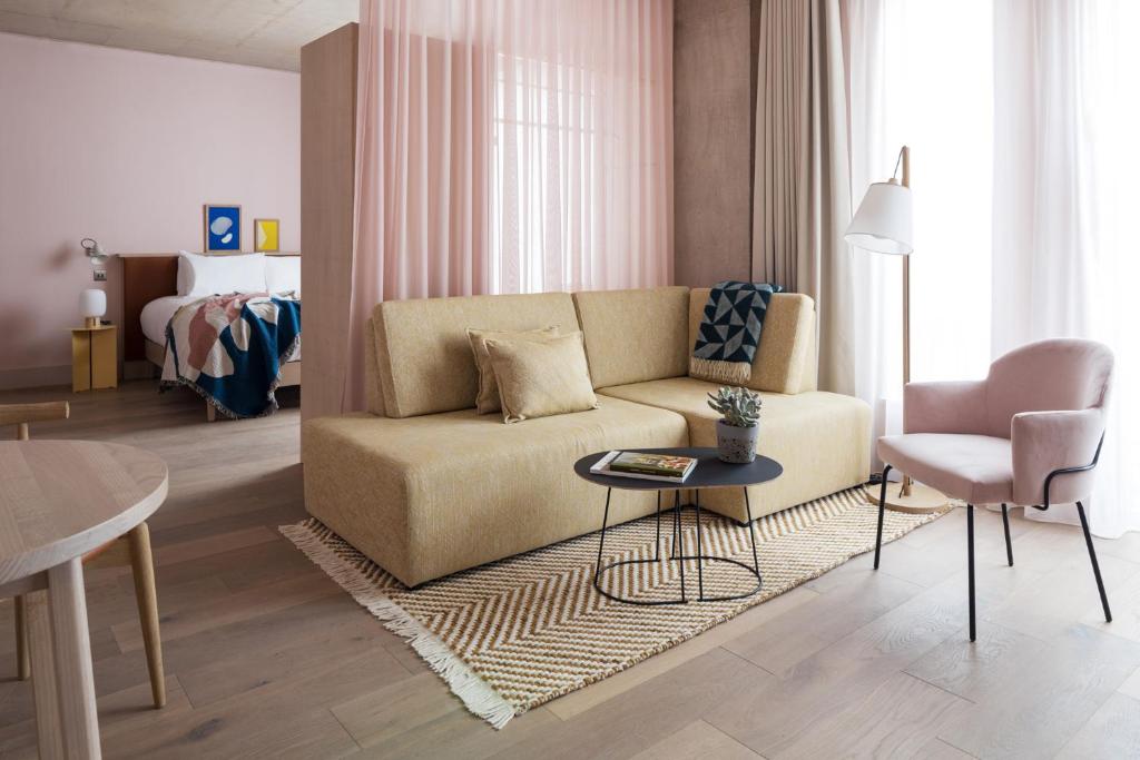 
Locke Studio - Accessible Twin
