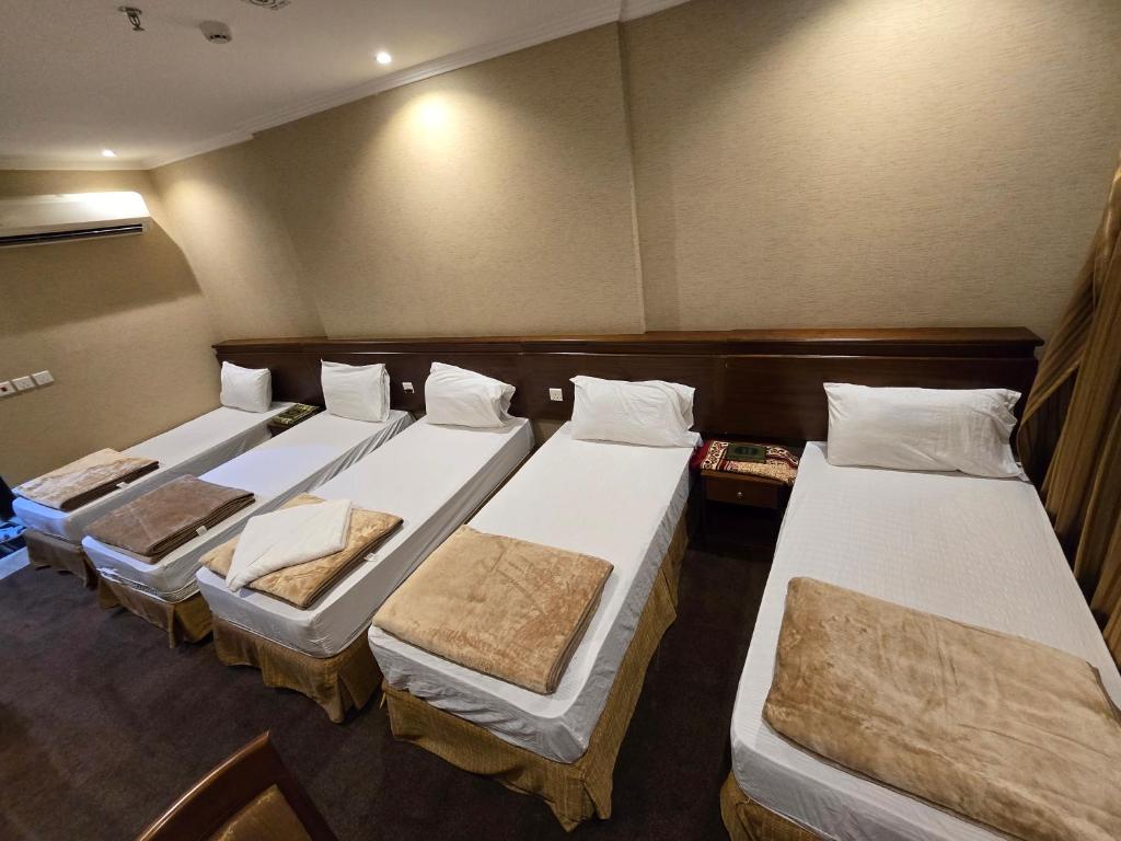 Postel nebo postele na pokoji v ubytování Diouf Al Maqam Hotel 3