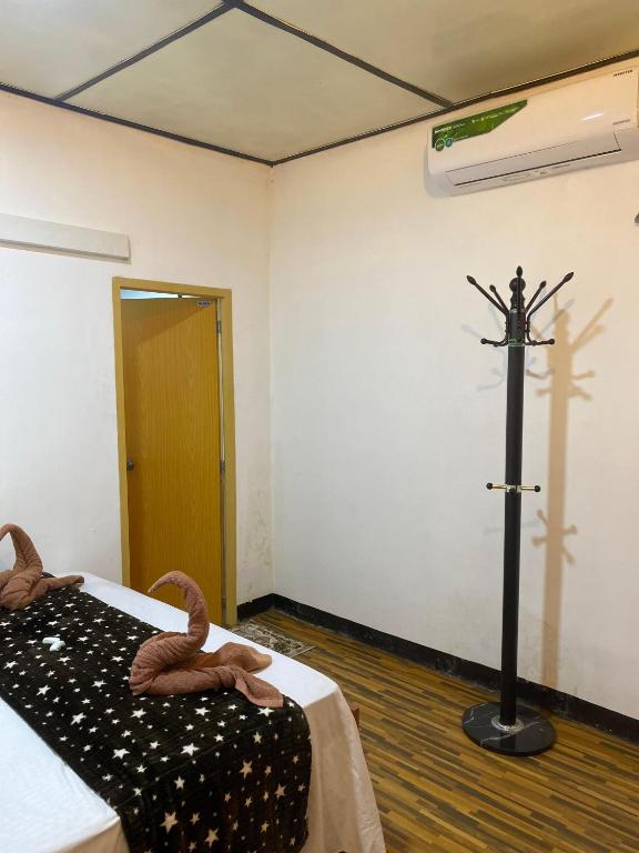 Postel nebo postele na pokoji v ubytování Queen's Mahal Rooms