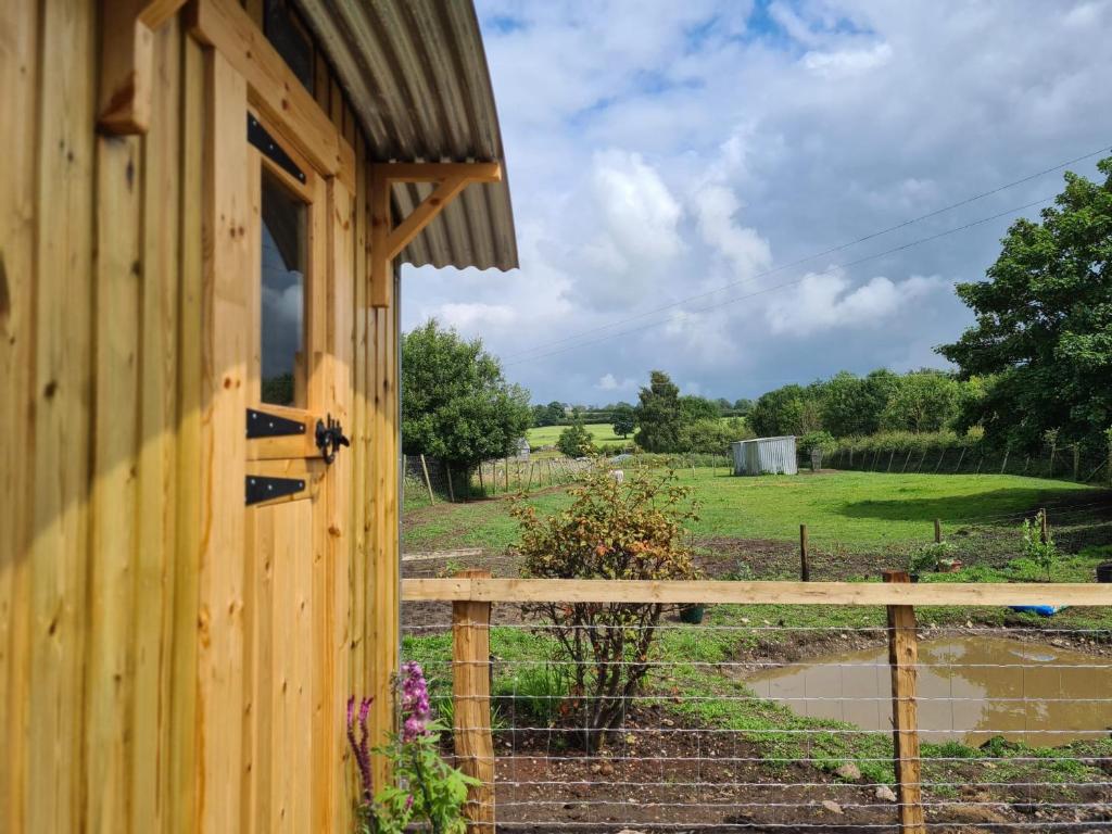 Zahrada ubytování Poachers Keep, Shepherds Hut
