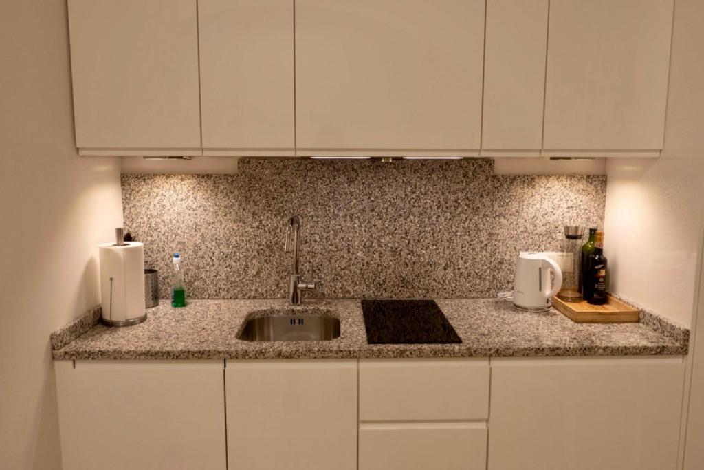 Modern Studios near City Center - Resim 13