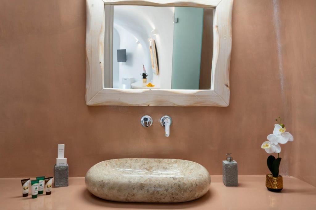 Fotografie z fotogalerie ubytování NEW Yiota Collection 4 Suites & 4 Prive Jacuzzi v destinaci Megalokhori