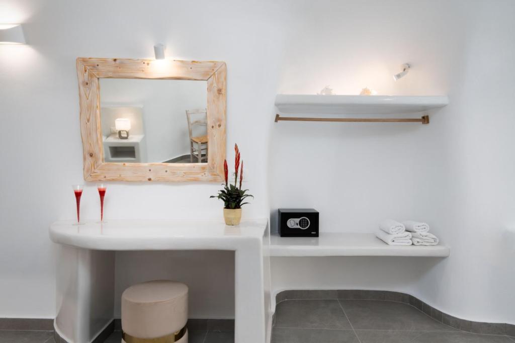 Fotografie z fotogalerie ubytování NEW Yiota Collection 4 Suites & 4 Prive Jacuzzi v destinaci Megalokhori