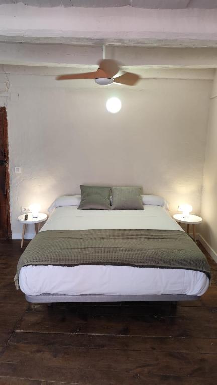 Postel nebo postele na pokoji v ubytování Maison del Arc