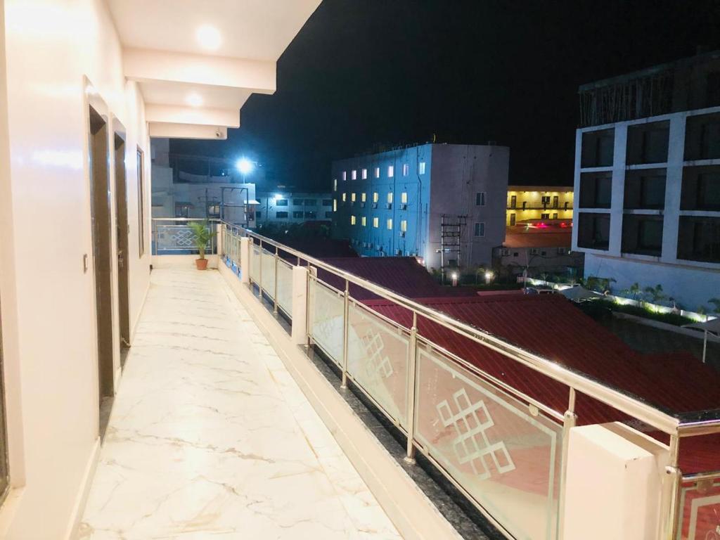 Balkón nebo terasa v ubytování Tropicana Beach Resort, Mandarmani