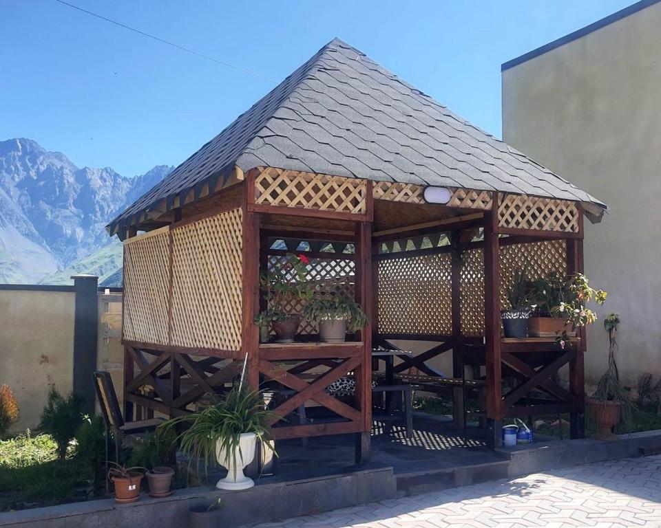 Vista general d'una muntanya o vistes d'una muntanya des de l'hostal o pensió