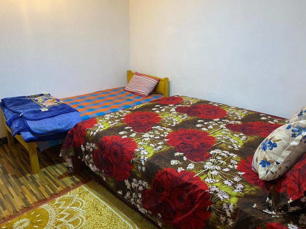 Postel nebo postele na pokoji v ubytování Queen's Mahal Rooms