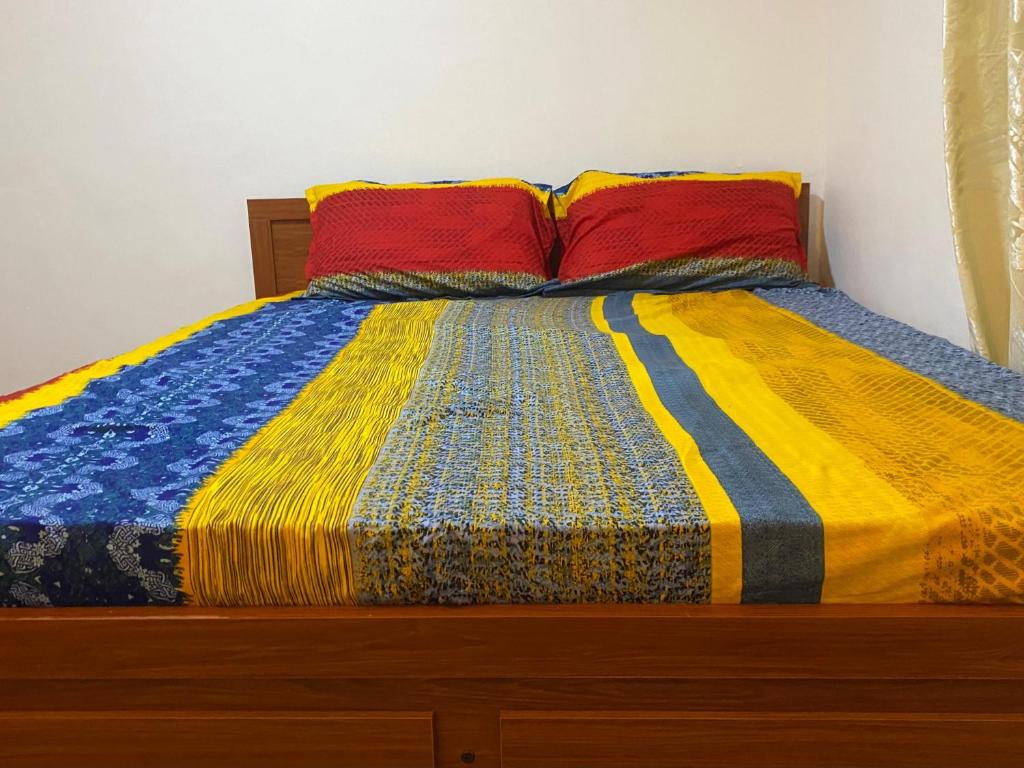 Postel nebo postele na pokoji v ubytování Queen's Mahal Rooms