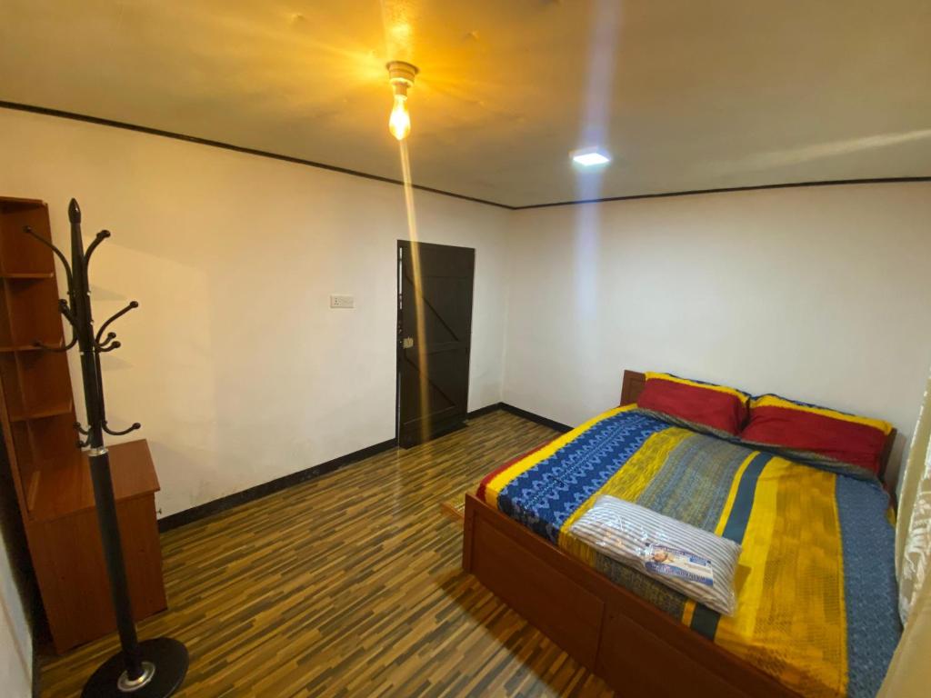 Postel nebo postele na pokoji v ubytování Queen's Mahal Rooms