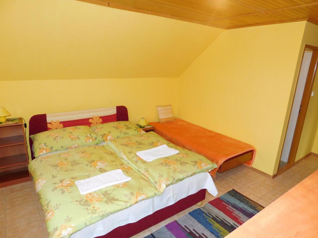 Postel nebo postele na pokoji v ubytování Apartmany Tania