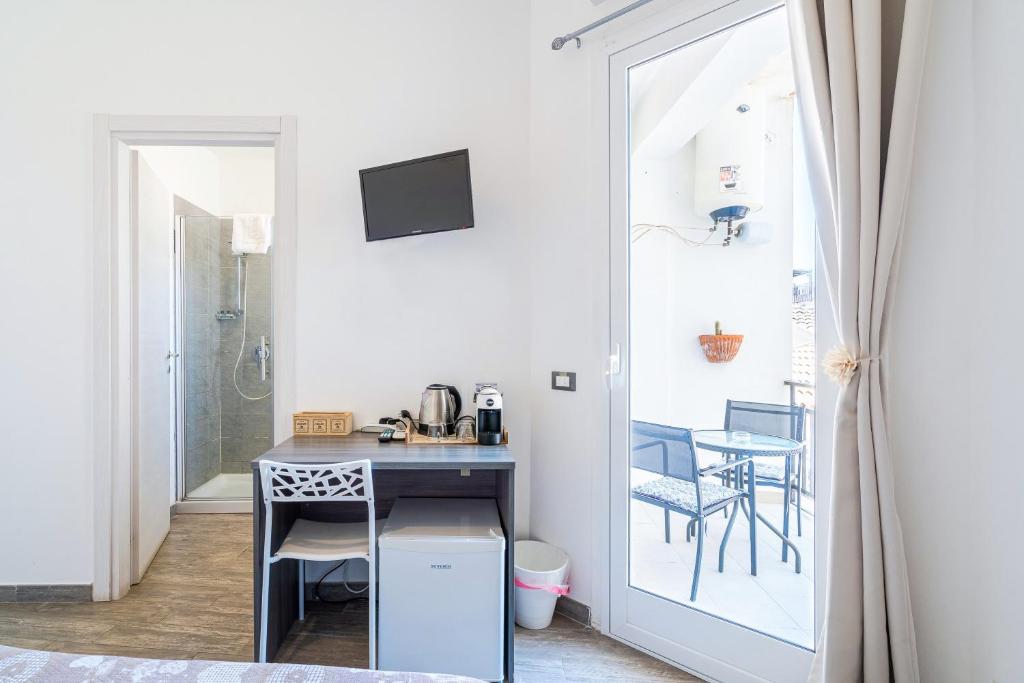 TV a/nebo společenská místnost v ubytování Cavour Rooms