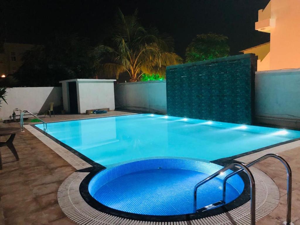 Bazén v ubytování Tropicana Beach Resort, Mandarmani nebo v jeho okolí